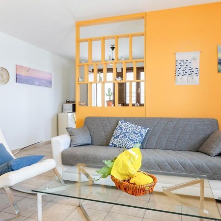 Апартаменты Lecce Colorful Flat With Terrace & Parking Экстерьер фото