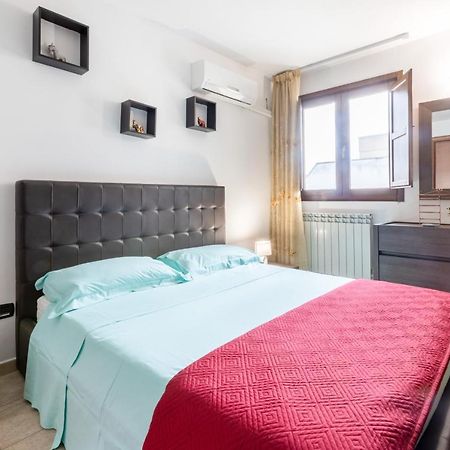 Апартаменты Lecce Colorful Flat With Terrace & Parking Экстерьер фото