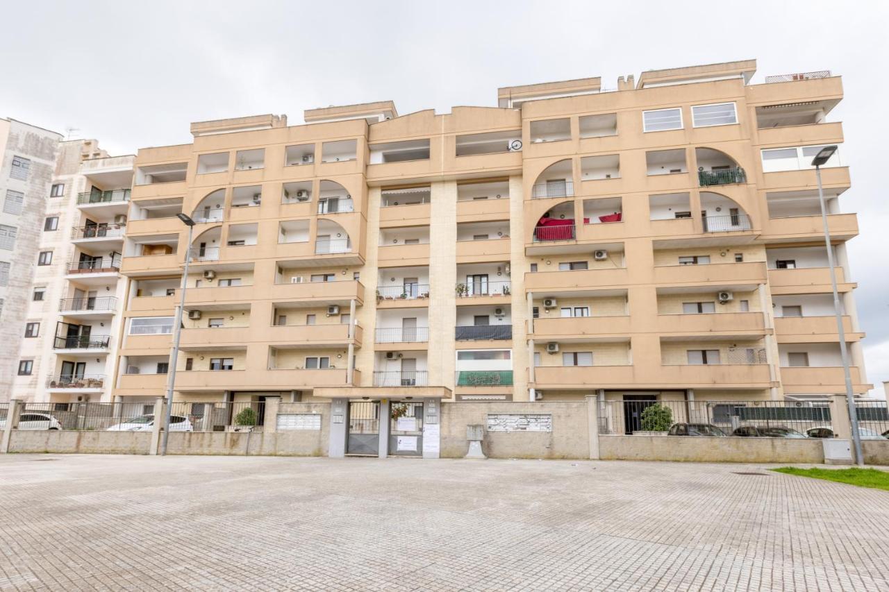 Апартаменты Lecce Colorful Flat With Terrace & Parking Экстерьер фото